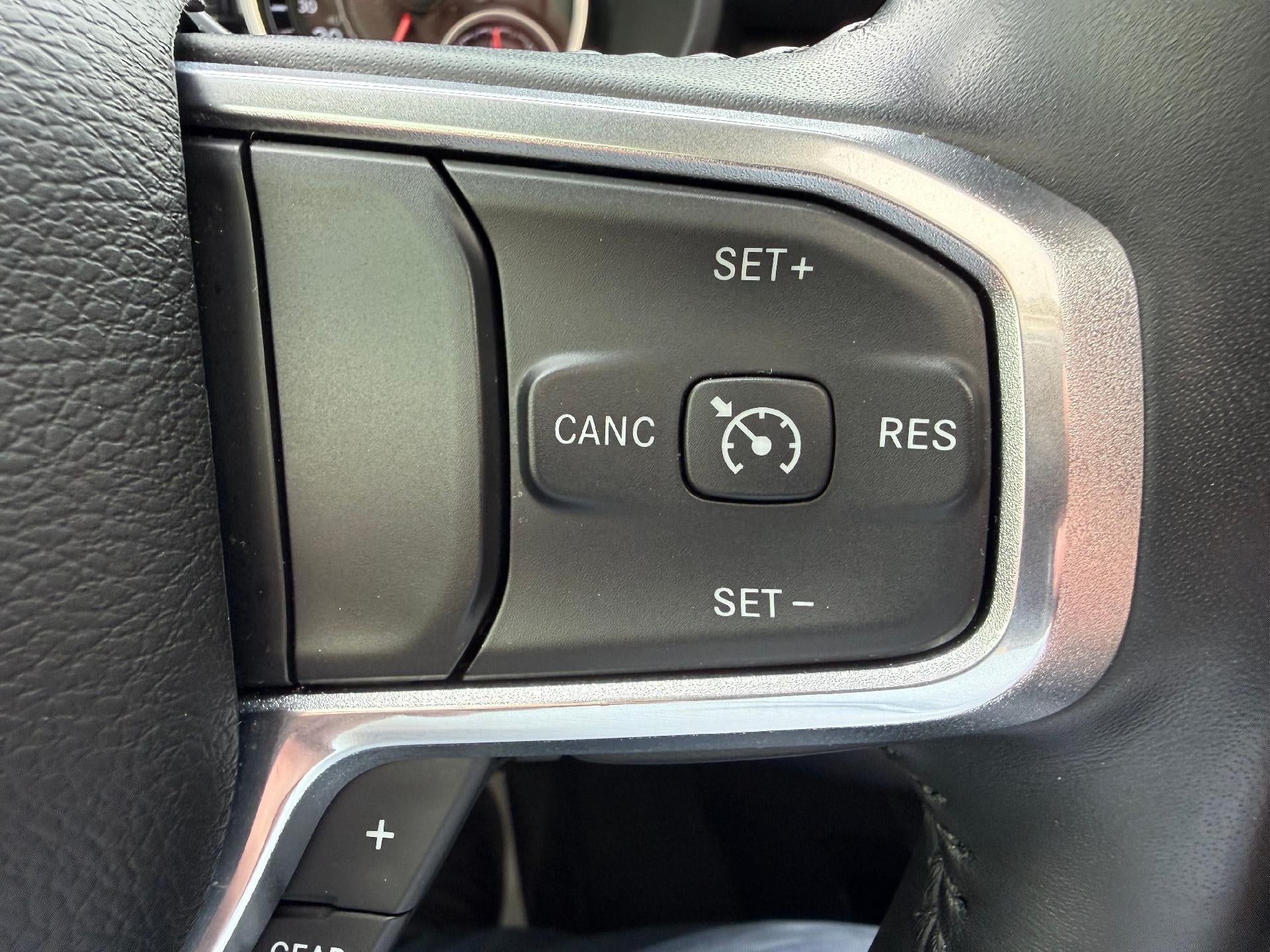 2021 RAM 1500 Laramie Crew Cab 4x4 5'7" Box