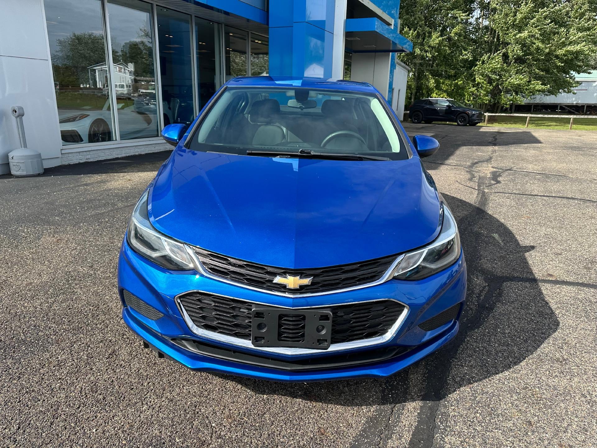Used 2018 Chevrolet Cruze LT with VIN 1G1BE5SM1J7135576 for sale in Beloit, OH